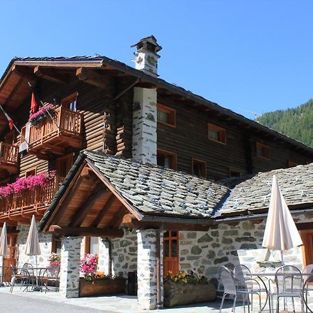 Hotel Petit Tournalin Champoluc Exteriör bild