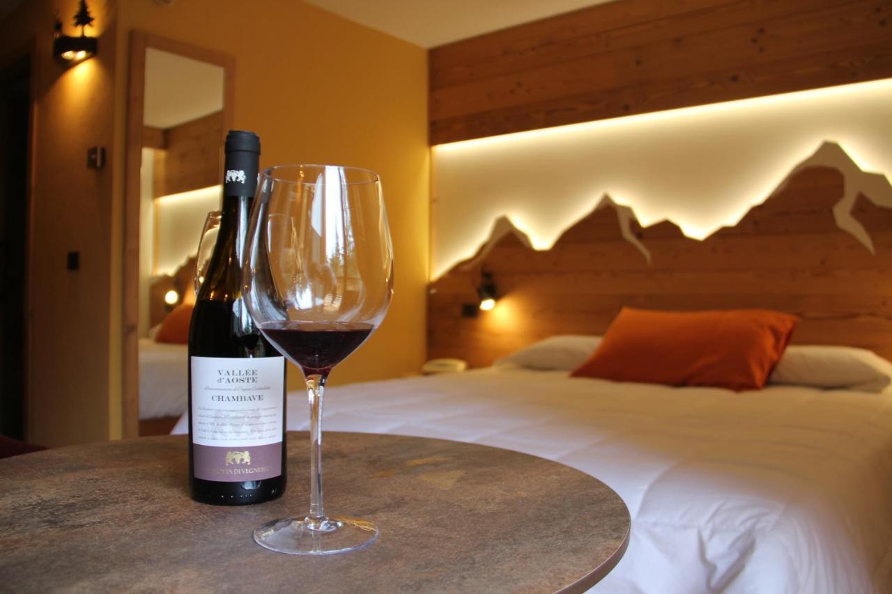 Hotel Petit Tournalin Champoluc Exteriör bild