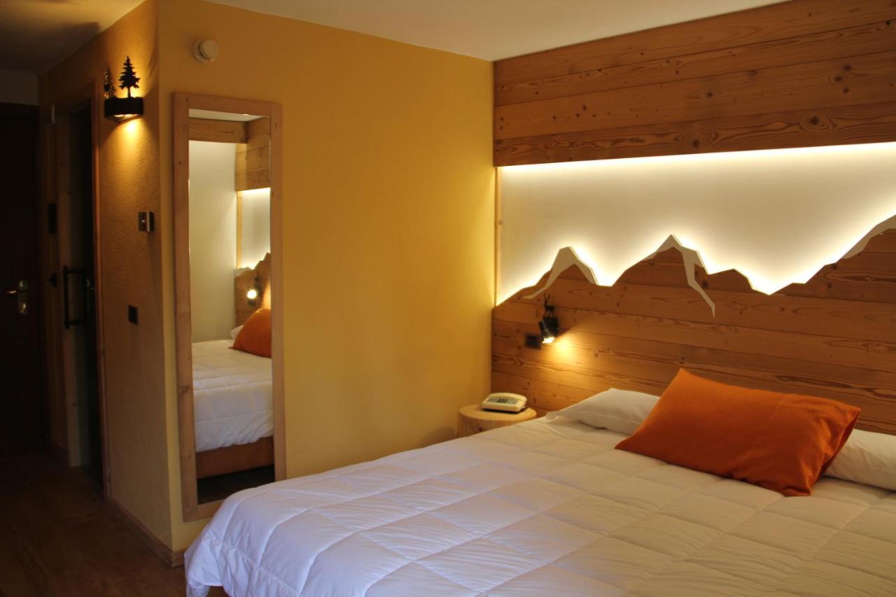 Hotel Petit Tournalin Champoluc Exteriör bild