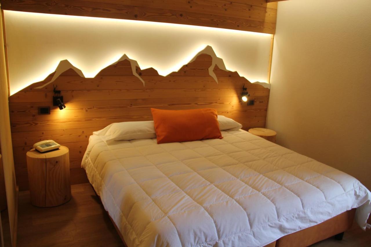 Hotel Petit Tournalin Champoluc Exteriör bild