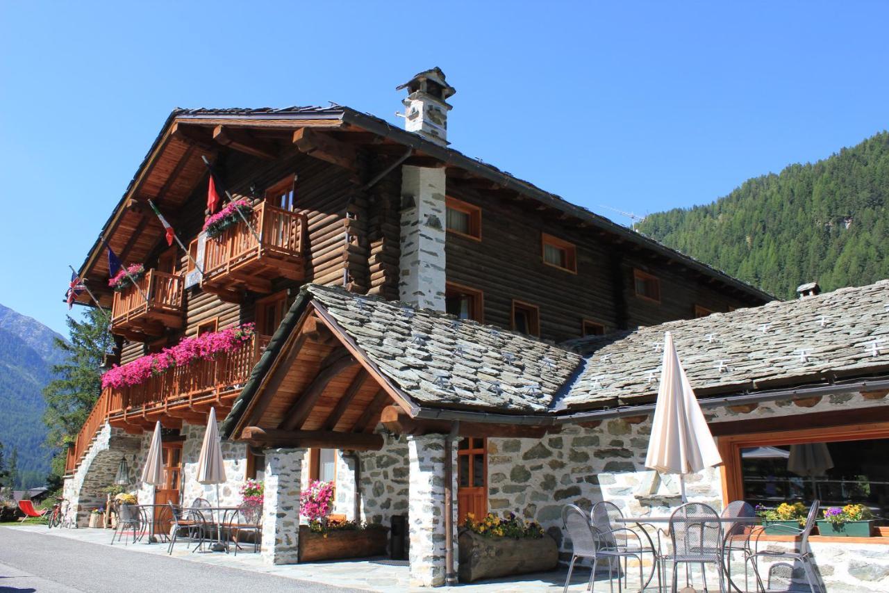 Hotel Petit Tournalin Champoluc Exteriör bild