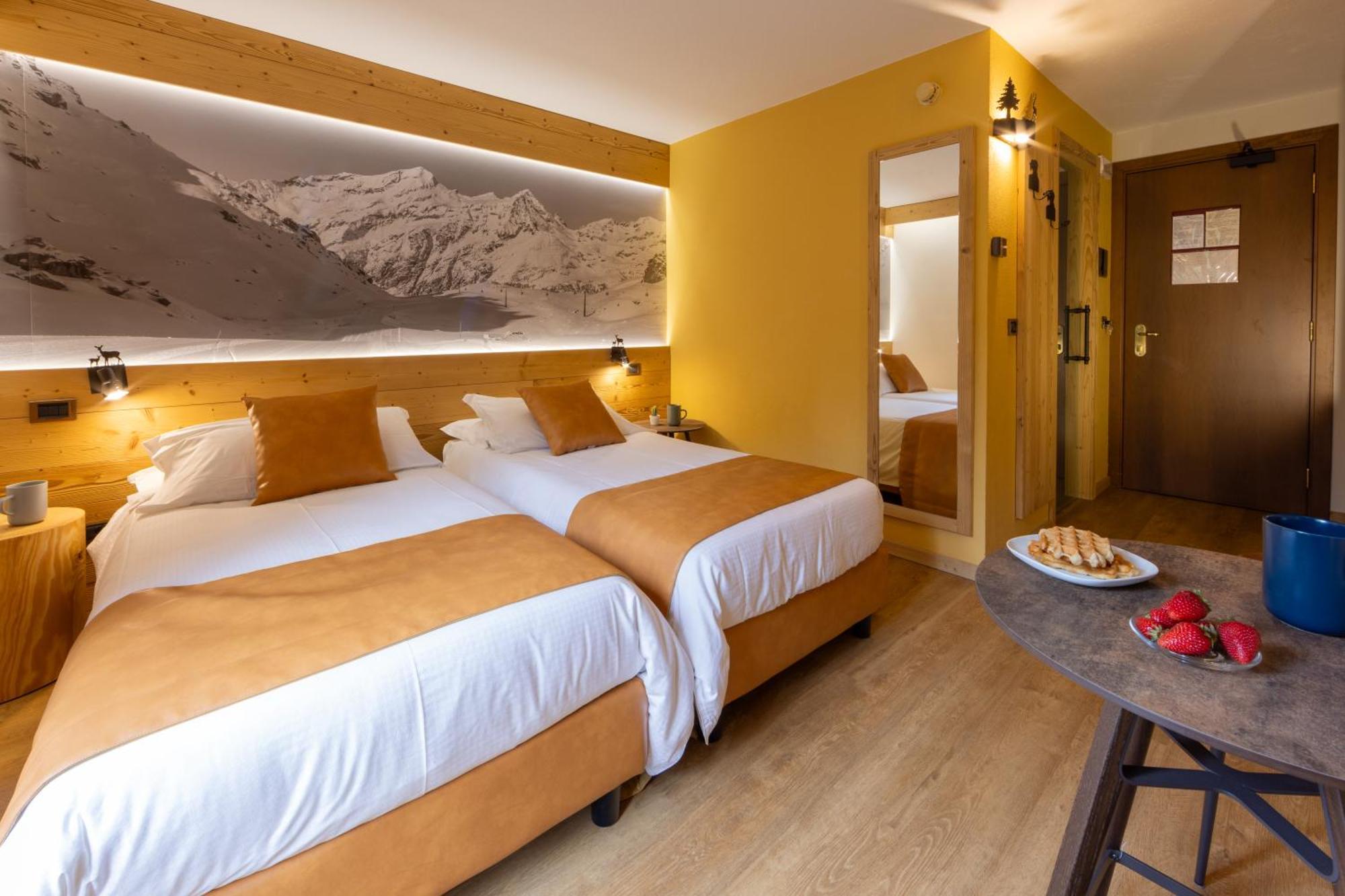 Hotel Petit Tournalin Champoluc Exteriör bild