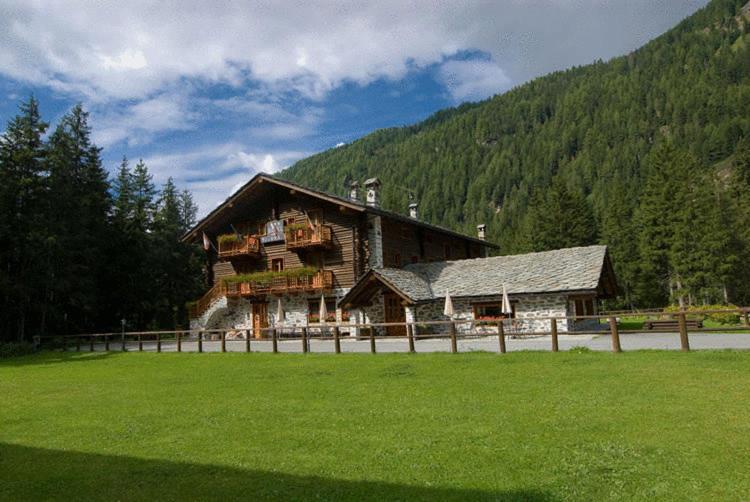 Hotel Petit Tournalin Champoluc Exteriör bild