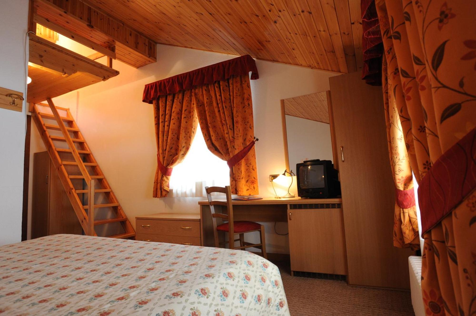 Hotel Petit Tournalin Champoluc Rum bild