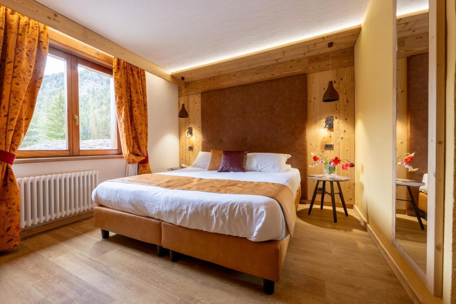 Hotel Petit Tournalin Champoluc Exteriör bild