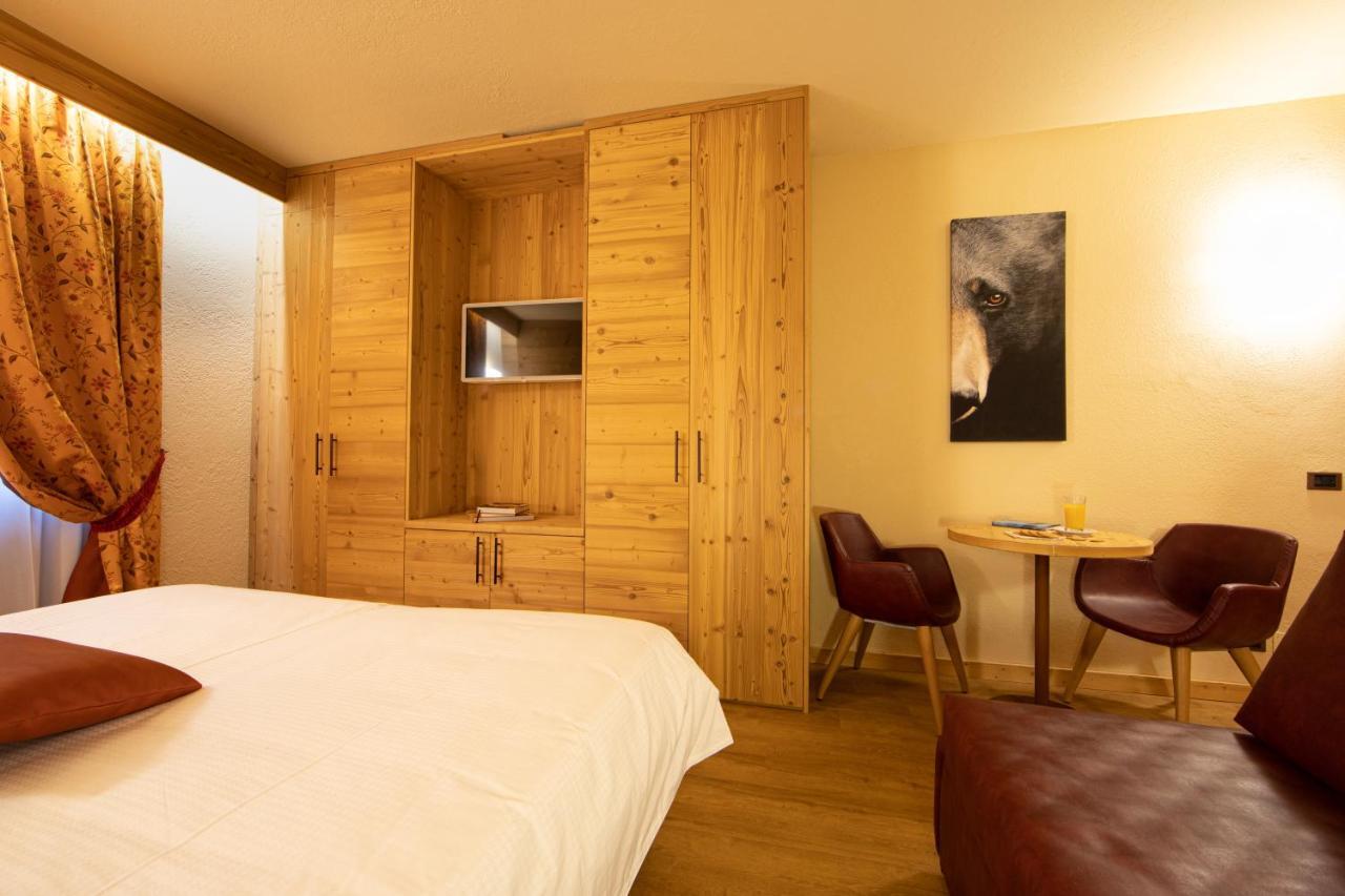 Hotel Petit Tournalin Champoluc Exteriör bild