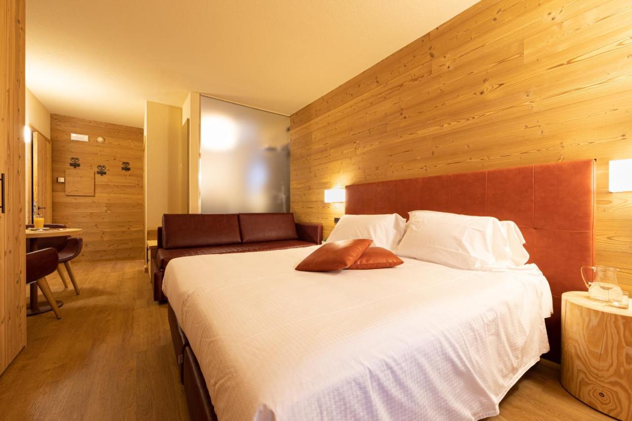 Hotel Petit Tournalin Champoluc Exteriör bild