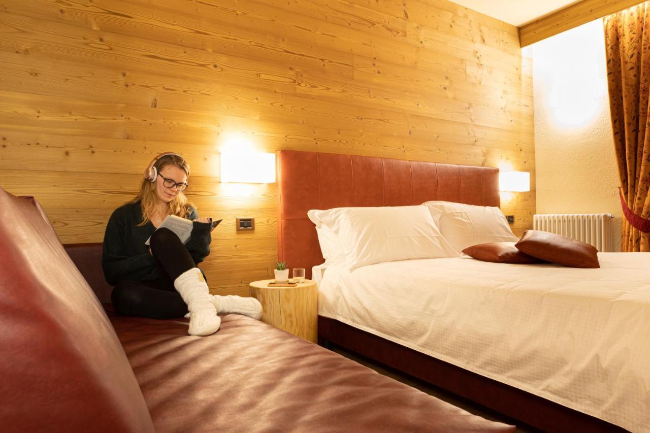 Hotel Petit Tournalin Champoluc Exteriör bild